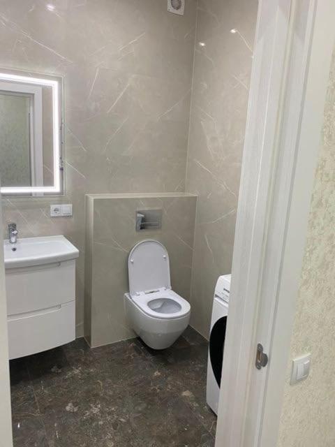 Люкс Апартаменти В Центрі Міста ,Жк Театральний Rivne Buitenkant foto